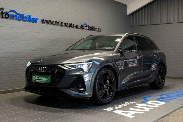 Grå Audi e-tron fra 2021 set udefra