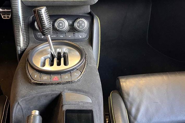 Gul Audi R8 fra 2011