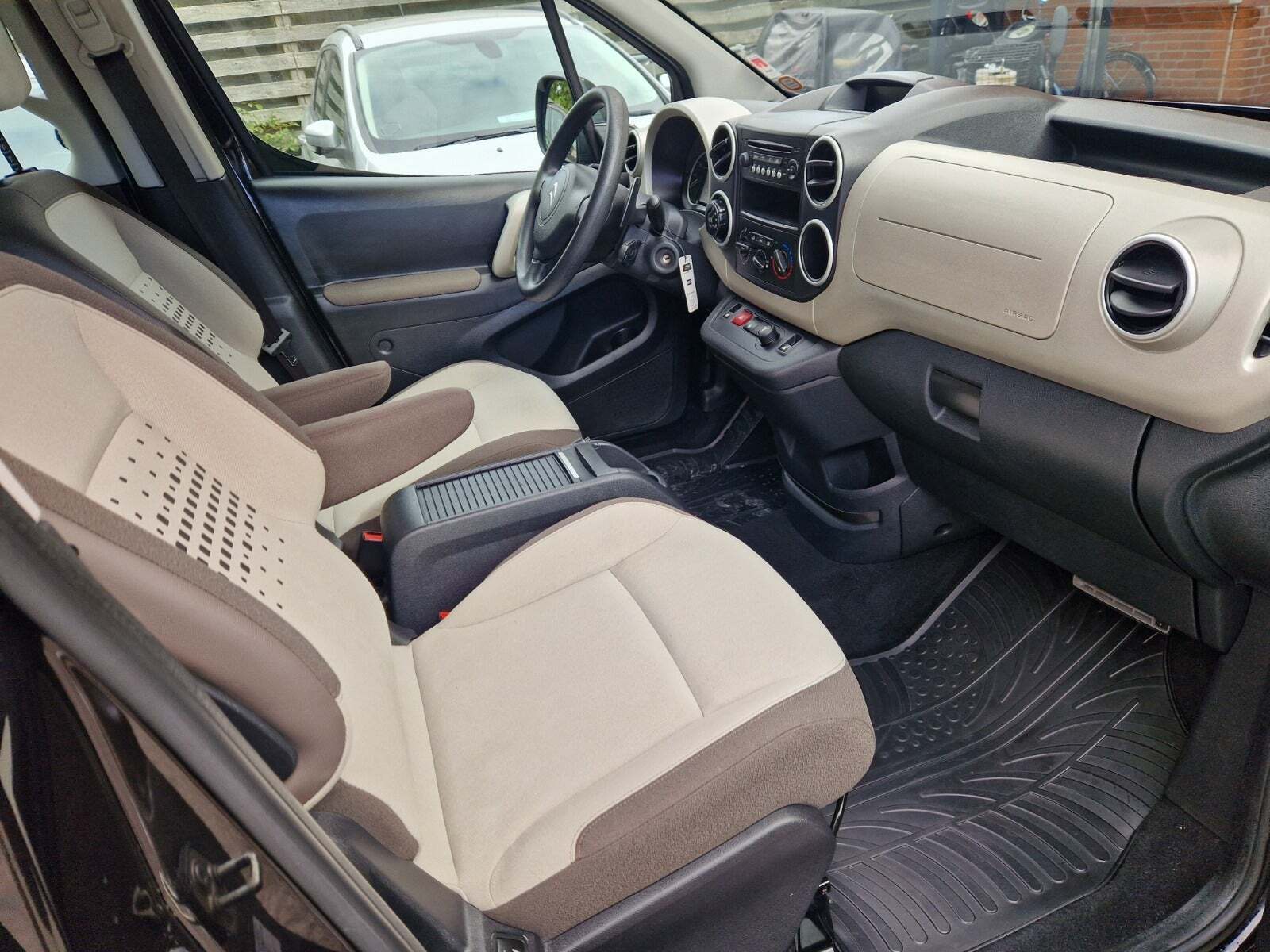 Sort Citroën Berlingo fra 2013