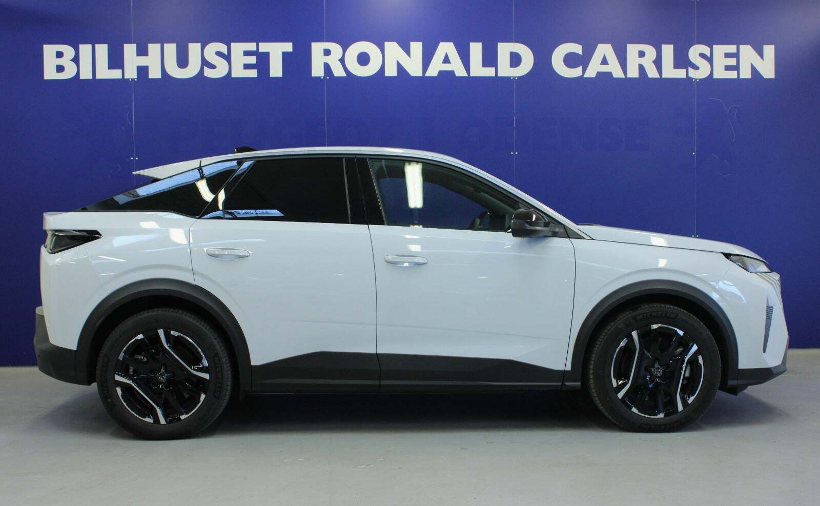 Hvid Peugeot e-3008 fra 2024