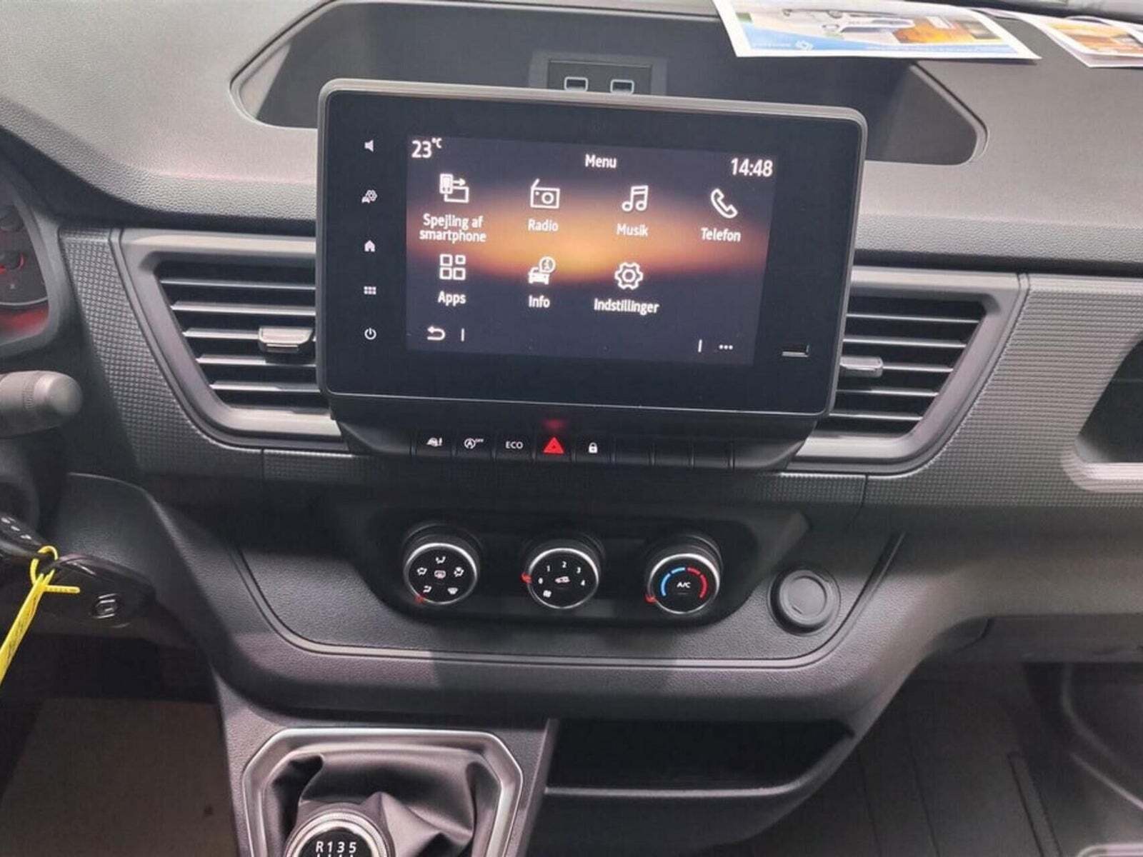 Sort Renault Trafic fra 2024