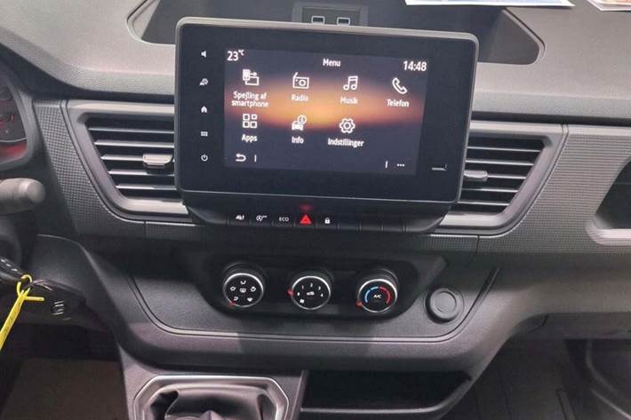 Sort Renault Trafic fra 2024