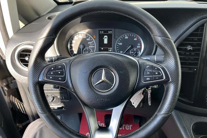 Grå Mercedes Vito 119 fra 2018