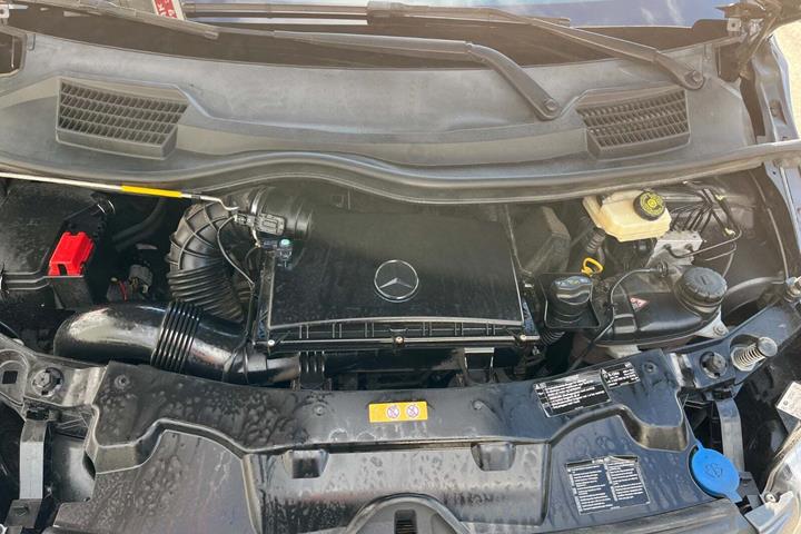 Grå Mercedes Vito 119 fra 2018