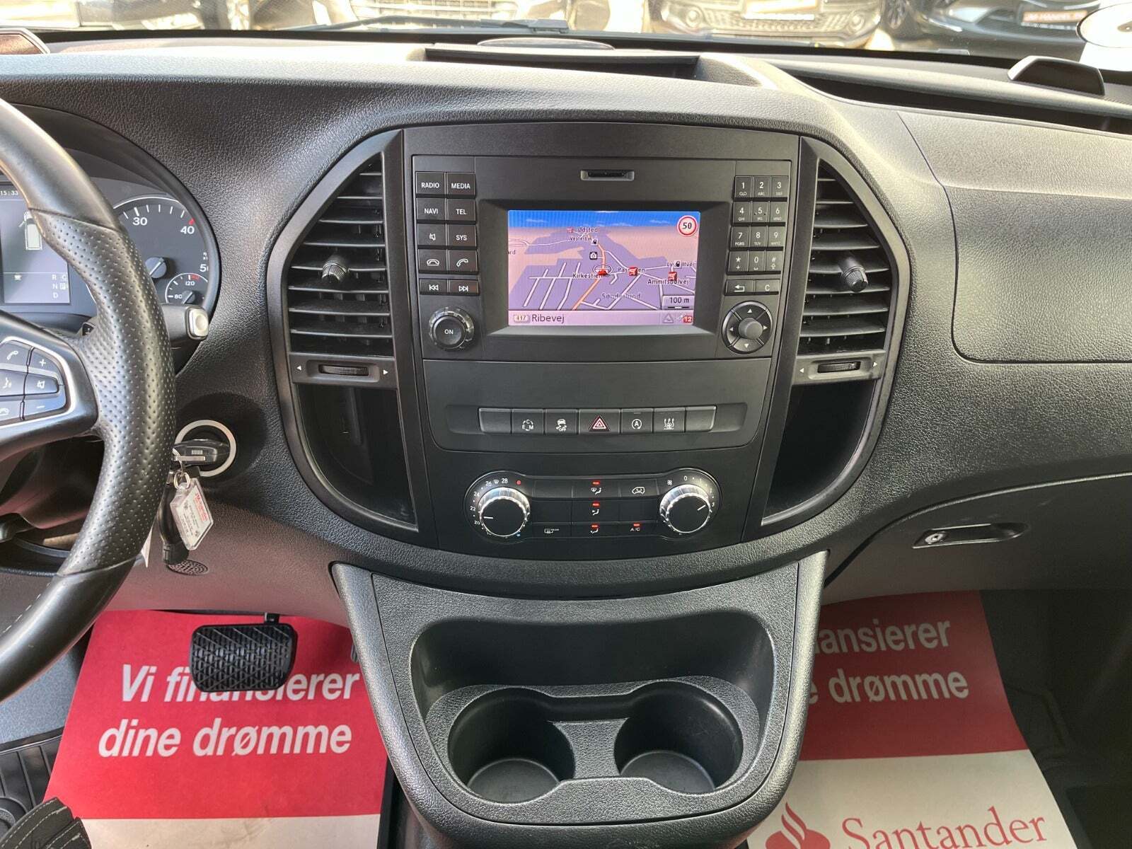 Grå Mercedes Vito 119 fra 2018