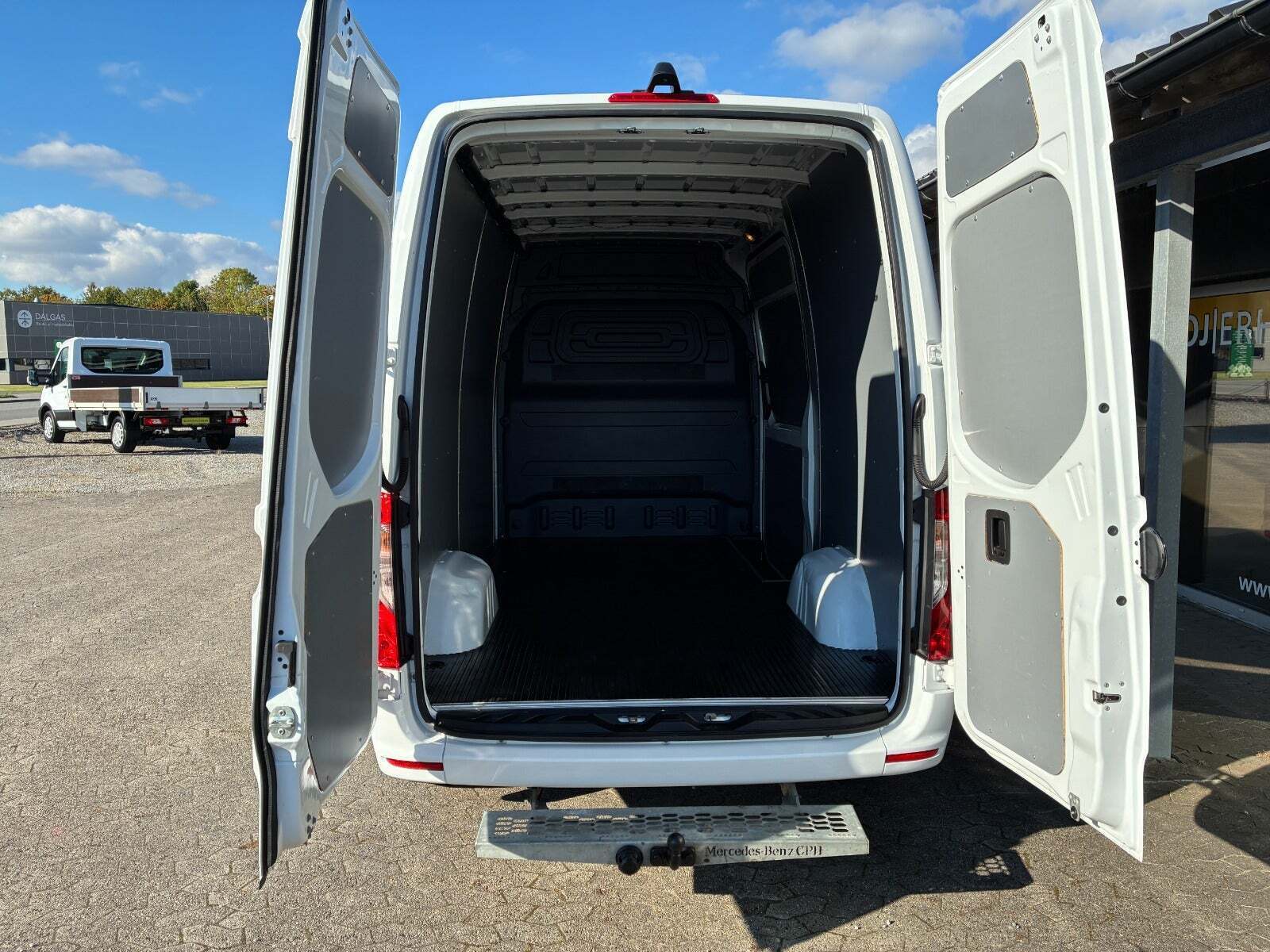 Hvid Mercedes Sprinter 317 fra 2023