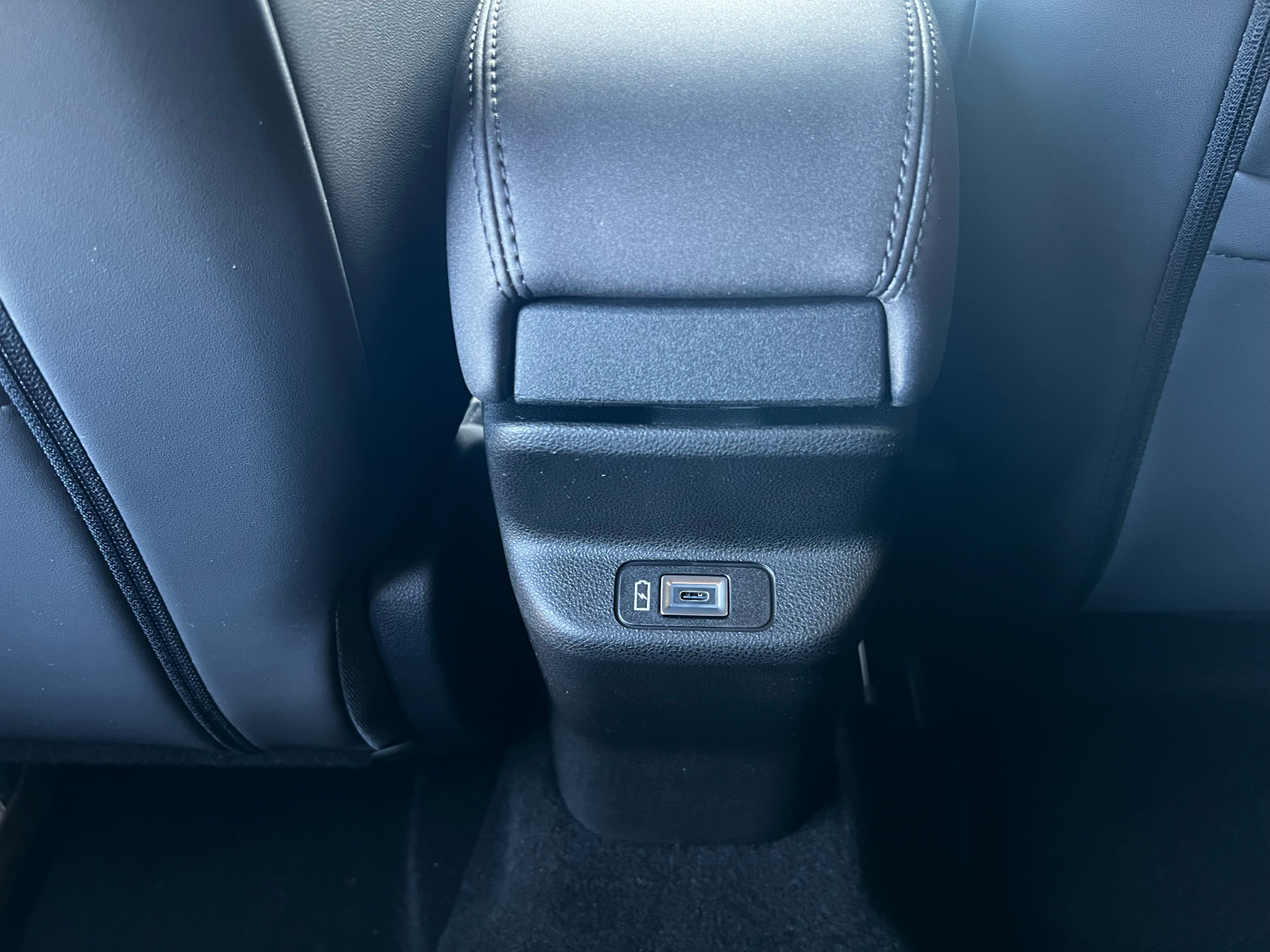 Sort Alfa Romeo Junior fra 2025