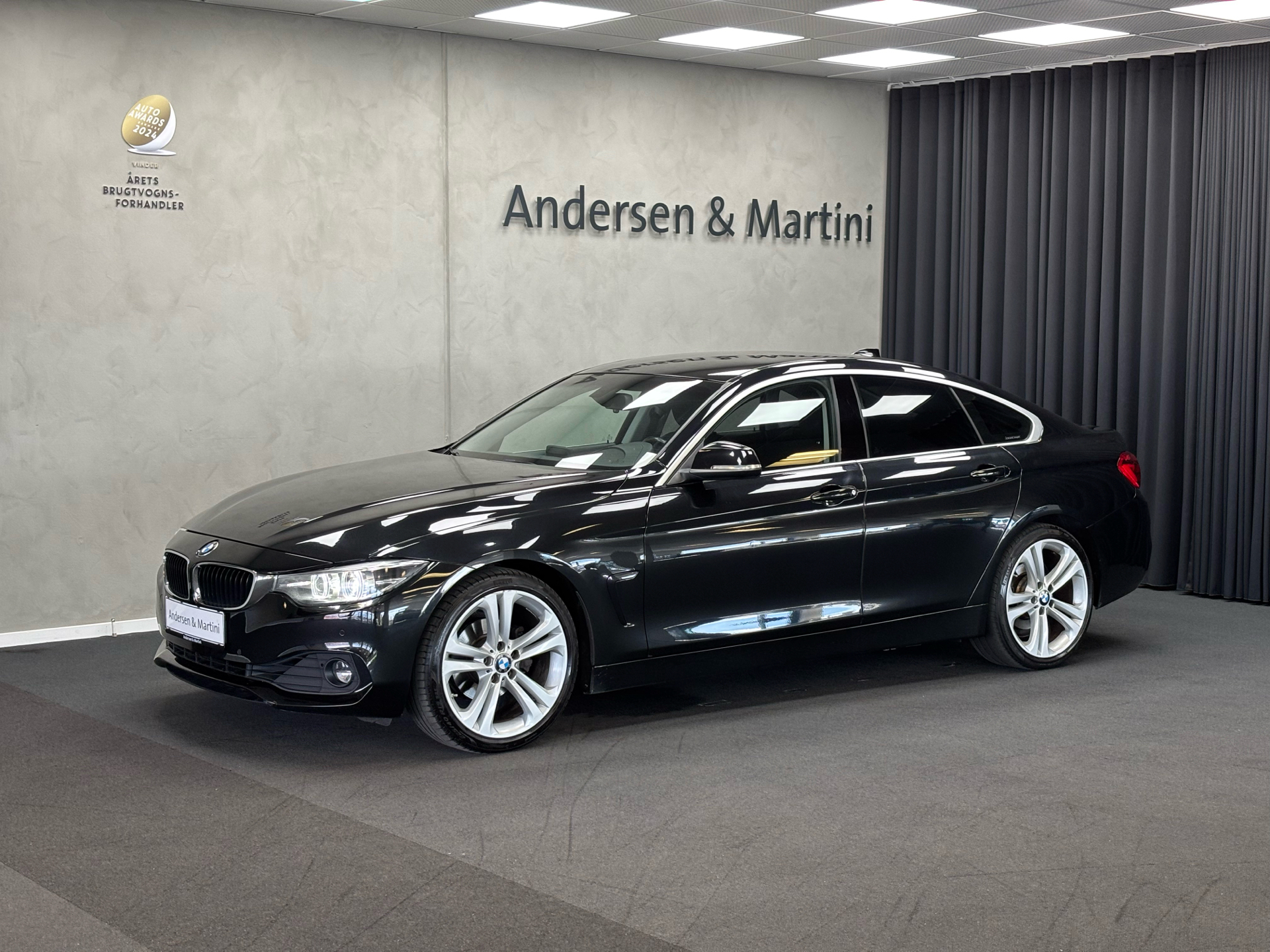 Sort BMW 420i fra 2018 set udefra