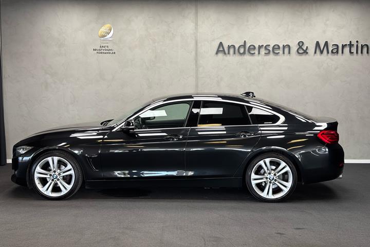 Sort BMW 420i fra 2018 set udefra