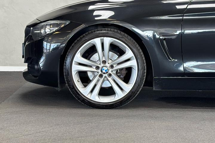 Sort BMW 420i fra 2018 set udefra