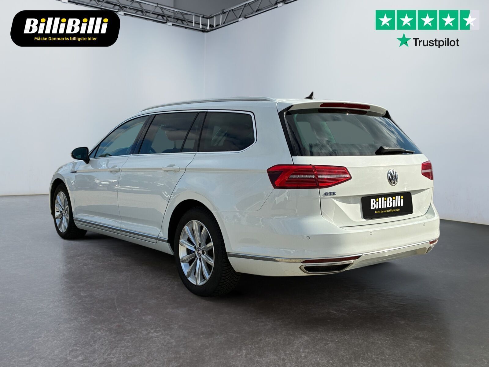 Hvid VW Passat fra 2017