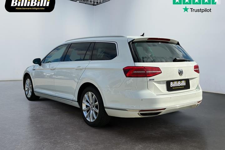 Hvid VW Passat fra 2017