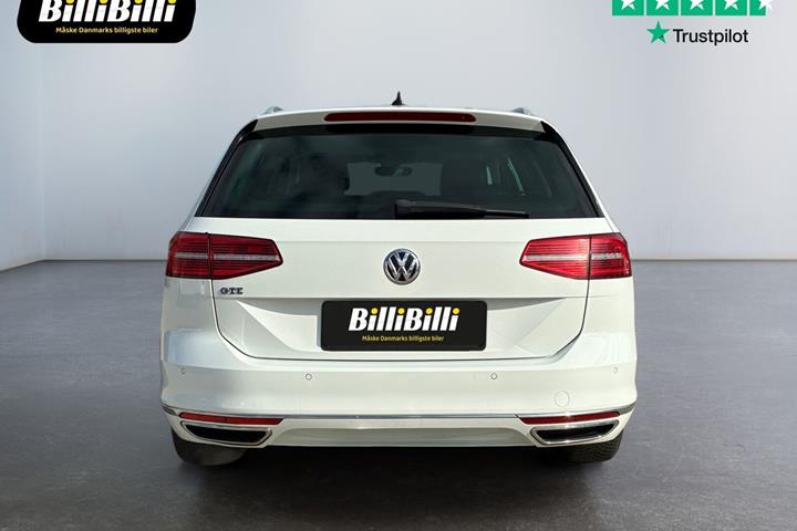 Hvid VW Passat fra 2017