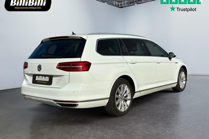 Hvid VW Passat fra 2017