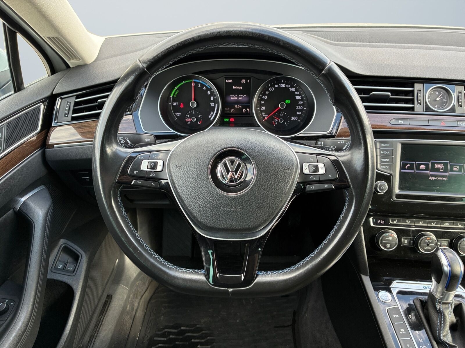 Hvid VW Passat fra 2017