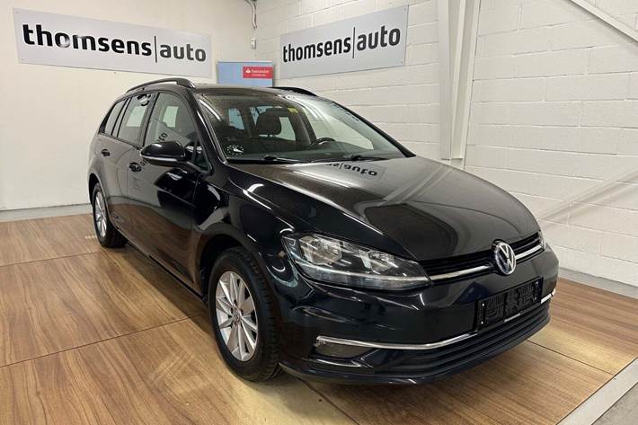 Sort VW Golf VII fra 2018 set udefra