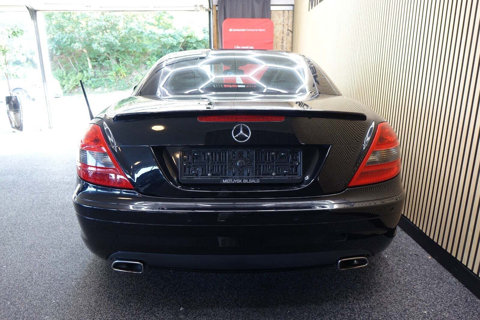 Sort Mercedes SLK200 fra 2009