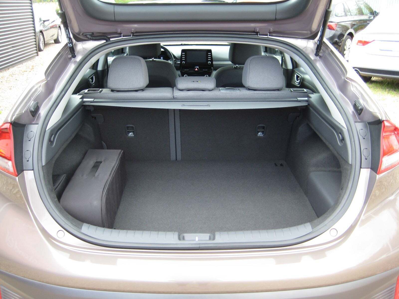 Brun Hyundai Ioniq fra 2020