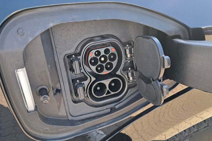 Grøn Nissan Ariya fra 2023