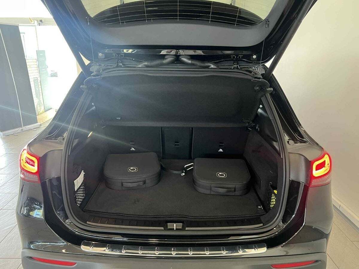 Sort Mercedes EQA250 fra 2024