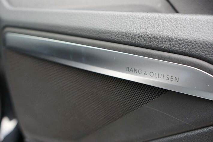 Sort Audi e-tron S fra 2021 set indefra