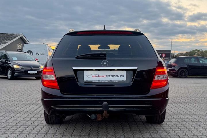 Sort Mercedes C220 fra 2011