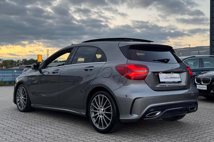 Grå Mercedes A220 d fra 2015 set udefra