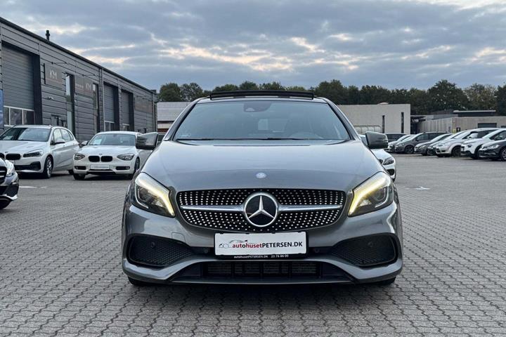 Grå Mercedes A220 d fra 2015 set udefra
