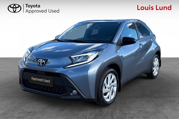 Grå Toyota Aygo X fra 2025 set udefra