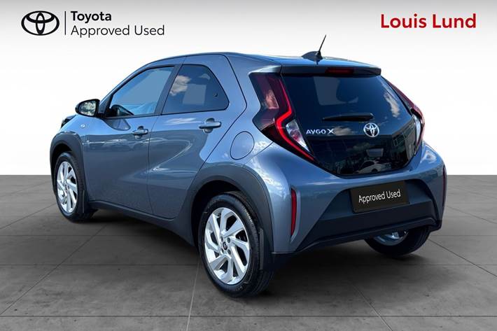 Grå Toyota Aygo X fra 2025