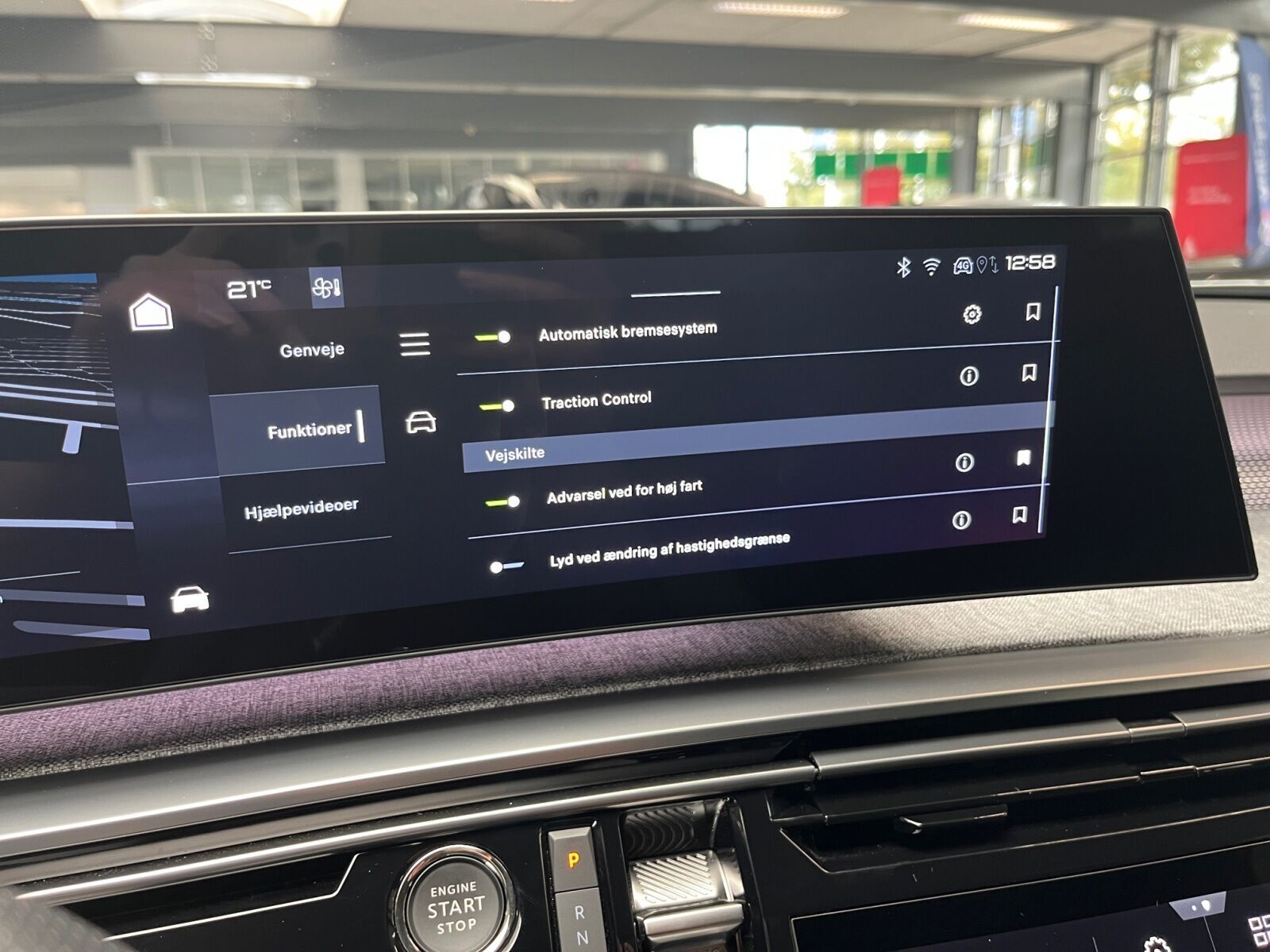 Hvid Peugeot e-3008 fra 2024