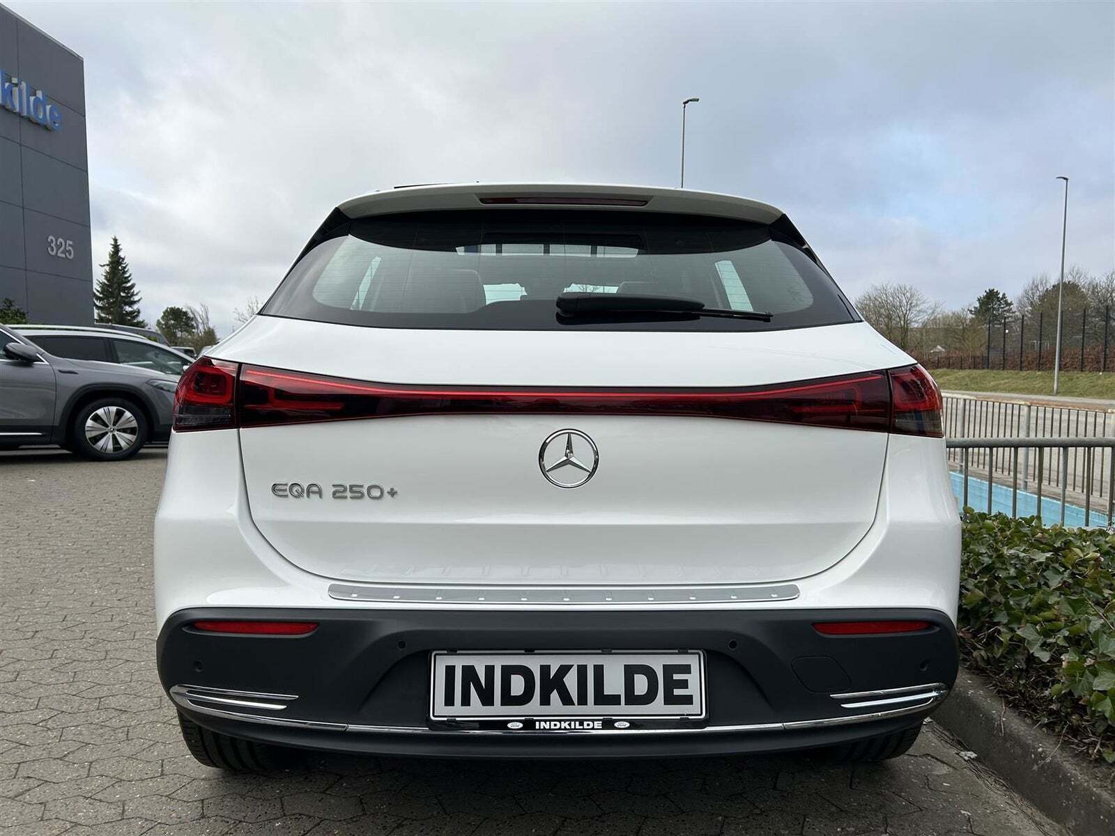 Mercedes EQA250+