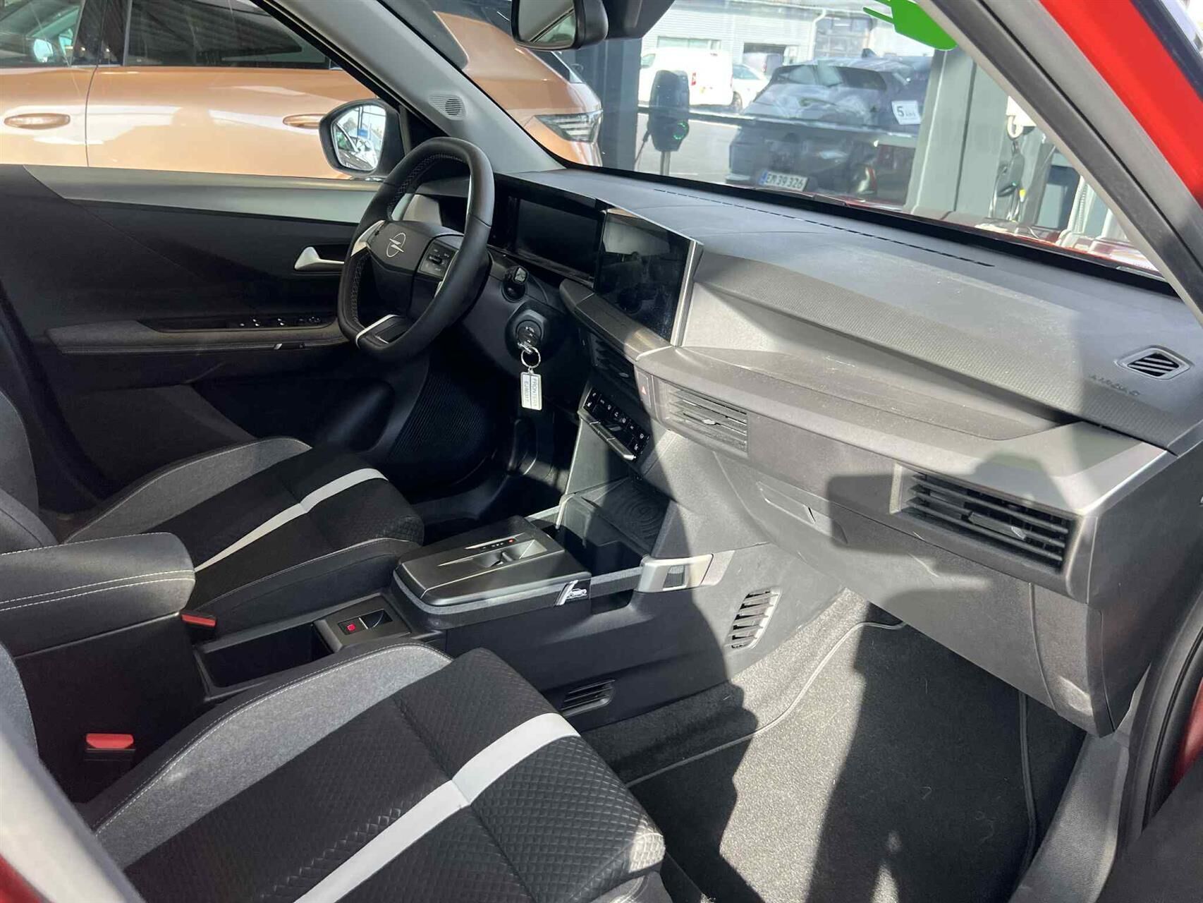 Orange Opel Frontera fra 2025