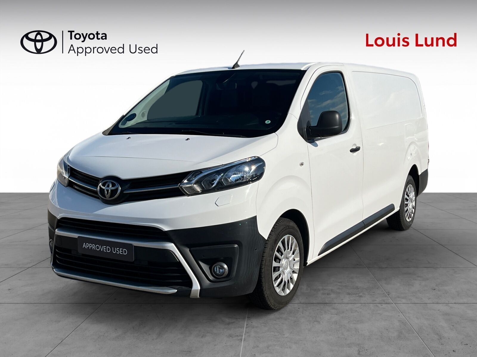 Hvid Toyota ProAce fra 2021 set udefra
