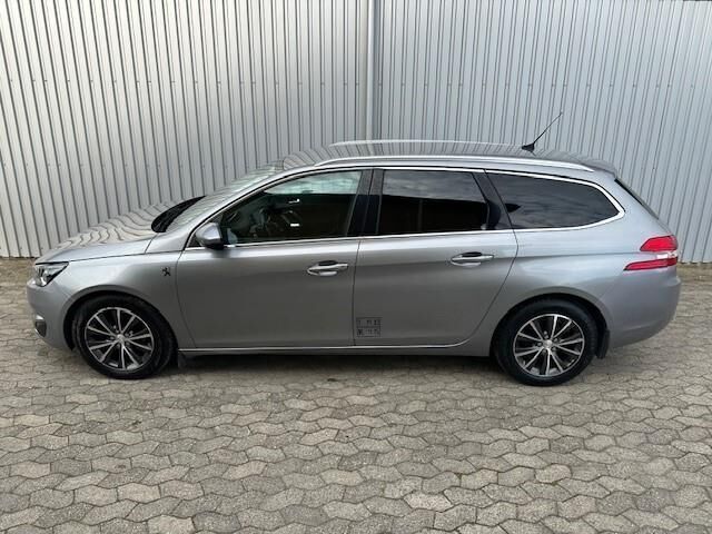 Grå Peugeot 308 fra 2016