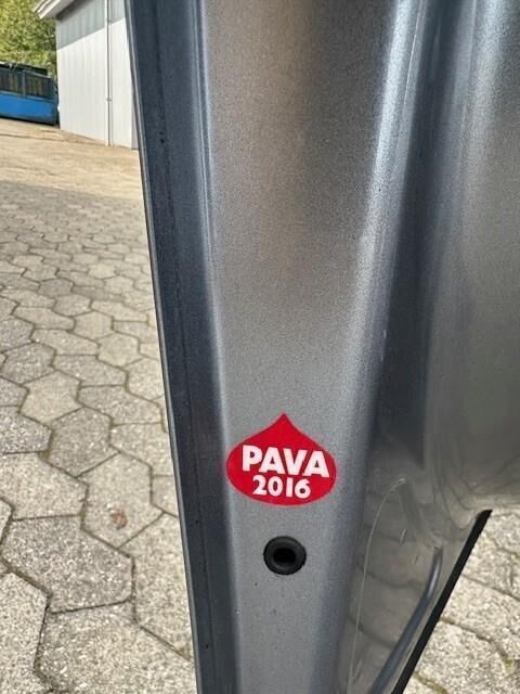 Grå Peugeot 308 fra 2016