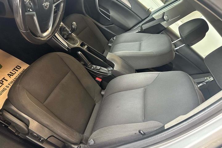 Sølv Opel Insignia fra 2010