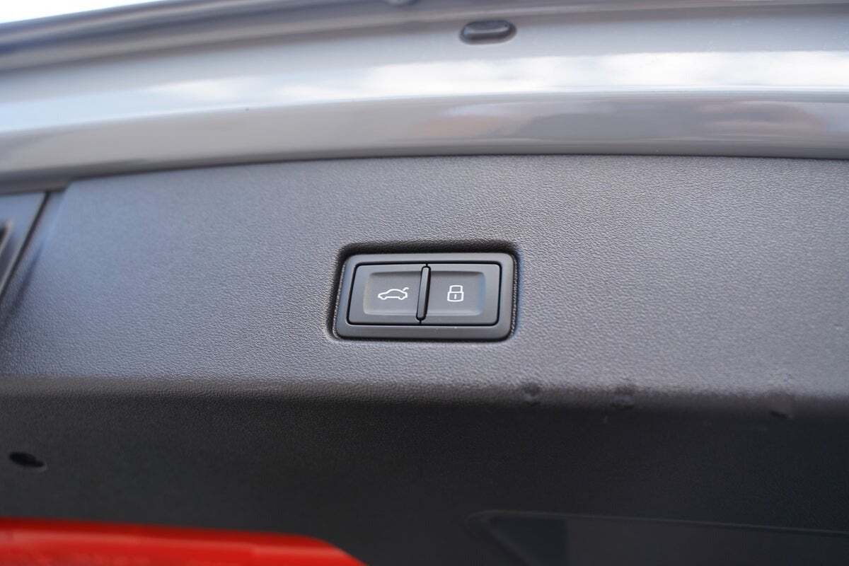 Grå Audi Q4 e-tron fra 2023