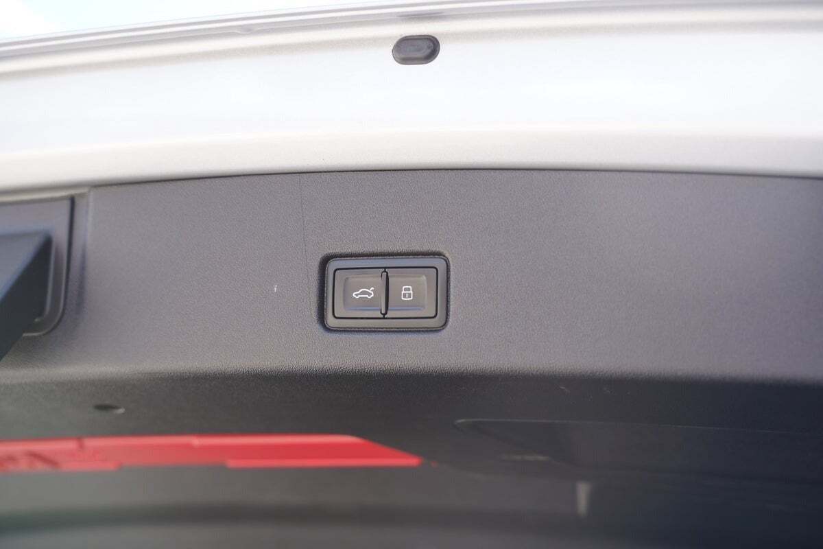 Sølv Audi Q4 e-tron fra 2024