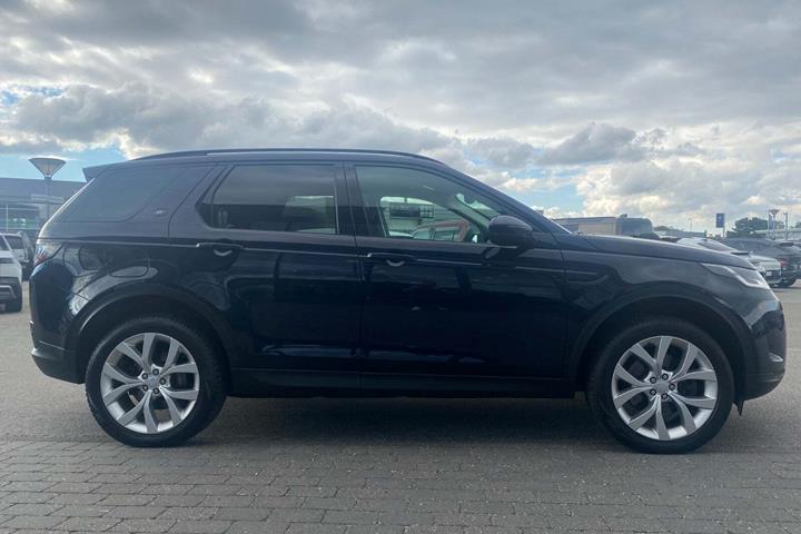 Blå Land Rover Discovery Sport fra 2023