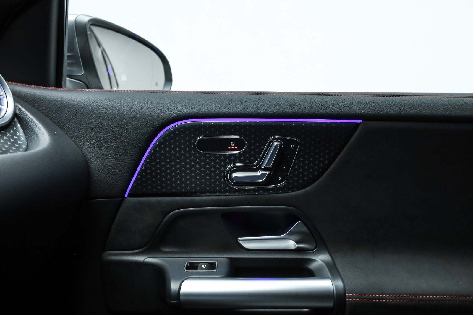 Grå Mercedes EQA250+ fra 2024