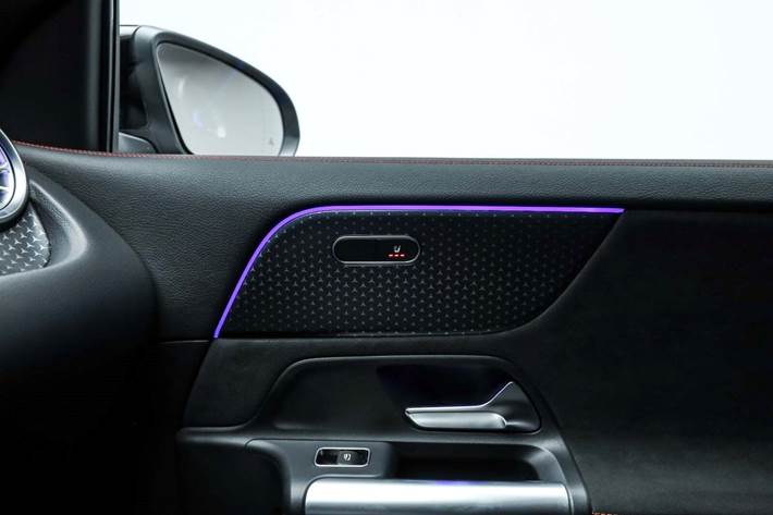 Sort Mercedes EQA250+ fra 2024