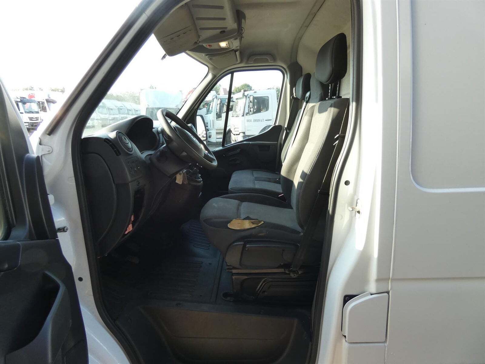 Renault Master III T35 2,3 dCi 165 L3H2 Kassevogn RWD