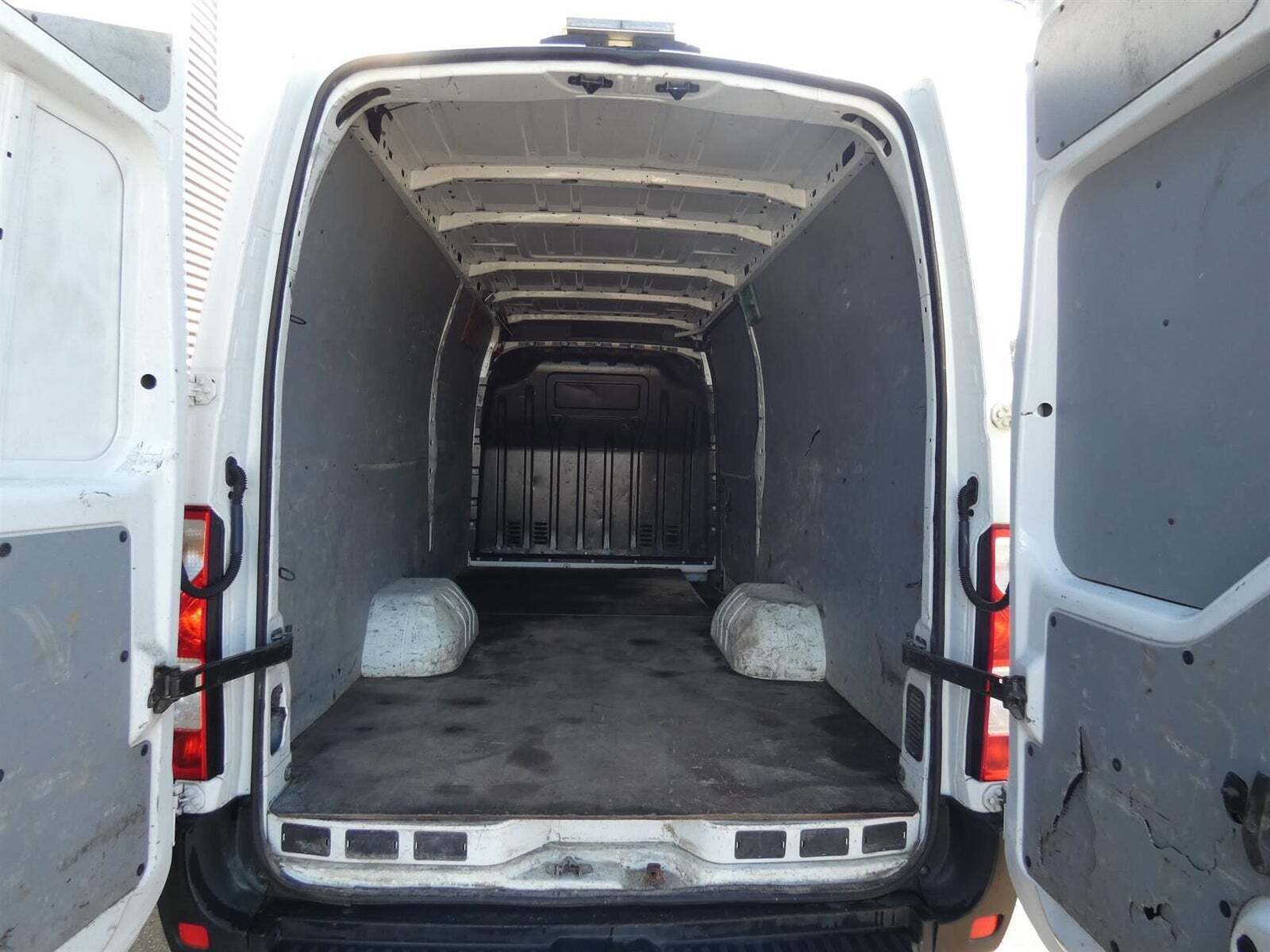 Hvid Renault Master III T35 fra 2019 set udefra