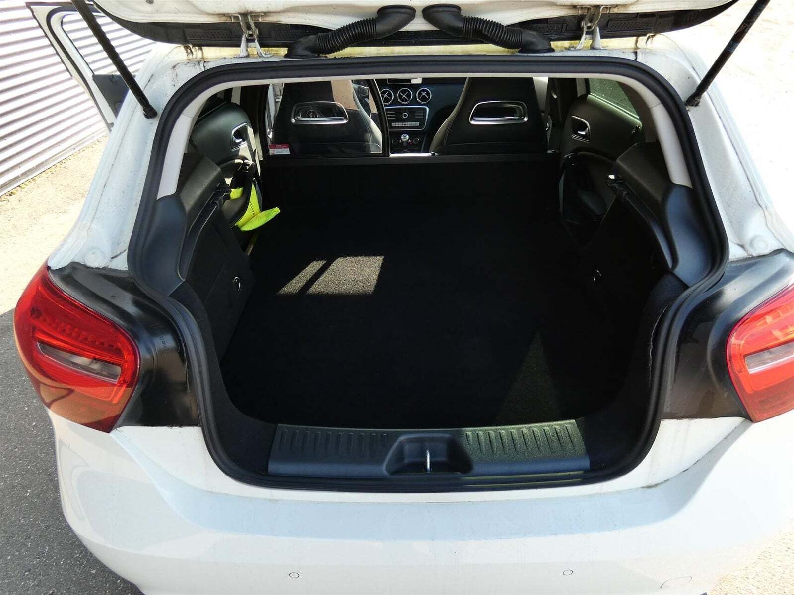 Hvid Mercedes A180 d fra 2017