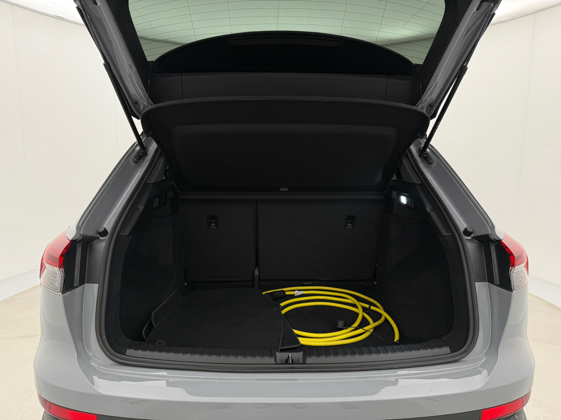 Grå Audi Q4 fra 2022