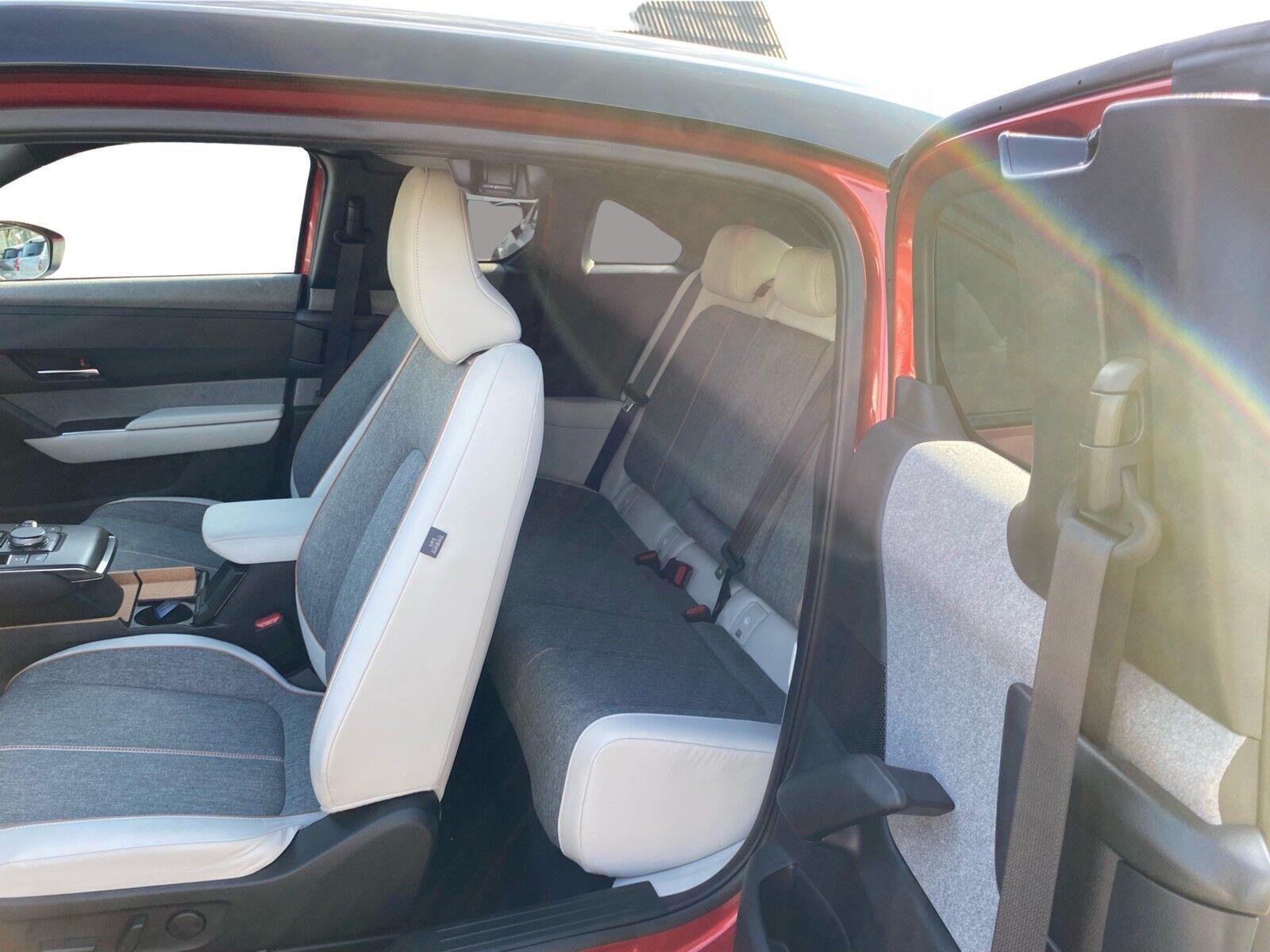 Rød Mazda MX-30 fra 2025