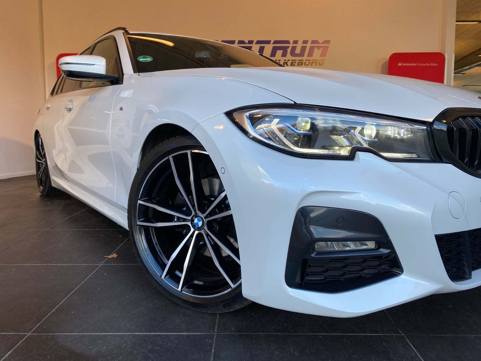 Hvid BMW 320d fra 2020