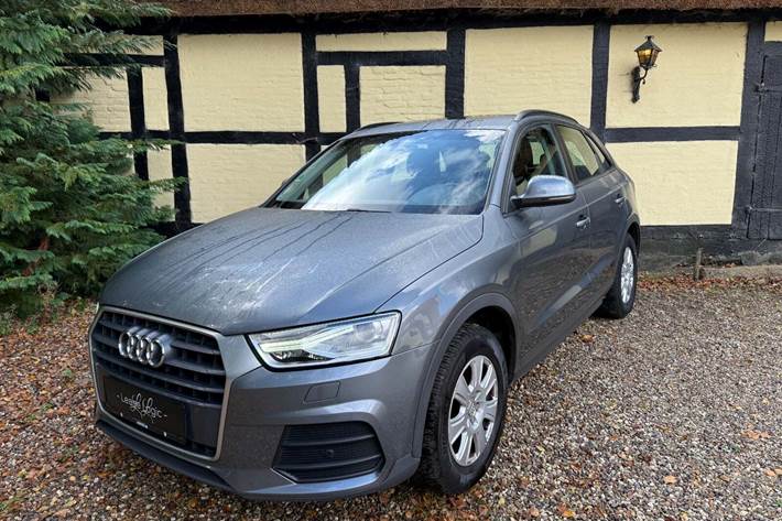 Sølv Audi Q3 fra 2018 set udefra