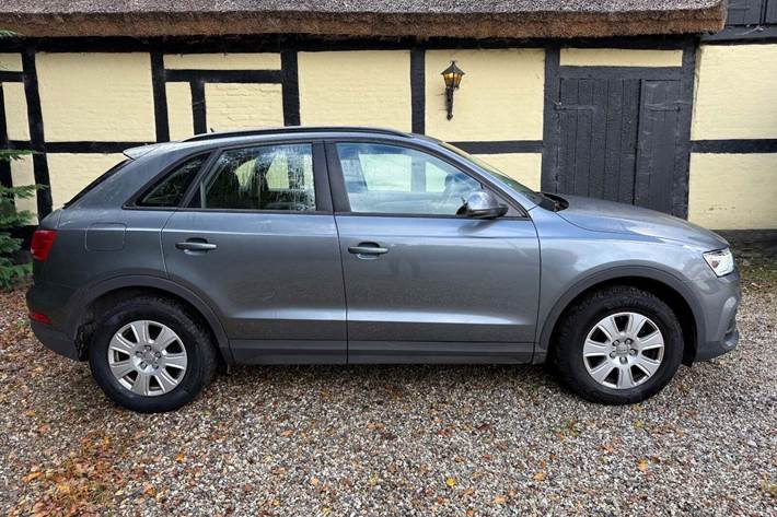 Sølv Audi Q3 fra 2018